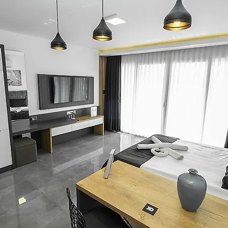 Xo Courtyard Long Beach Iskele *
