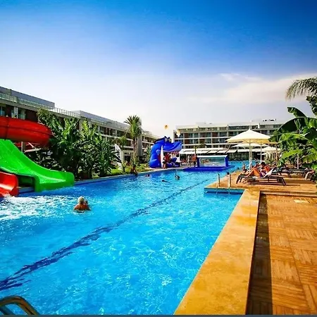 Xo Courtyard Long Beach Iskele *